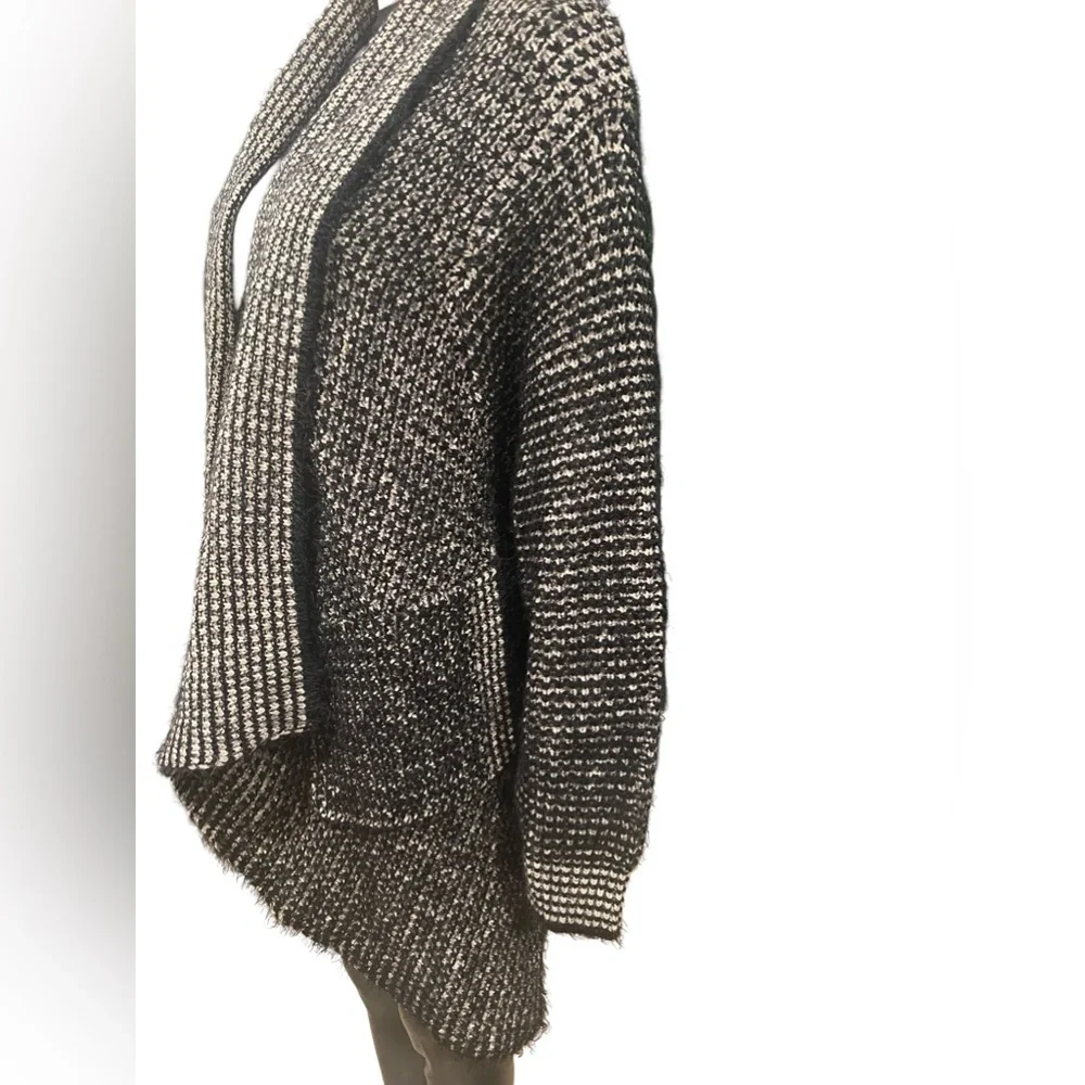 Beautiful Knit Cardigan 🍁 - Picture 2 of 11